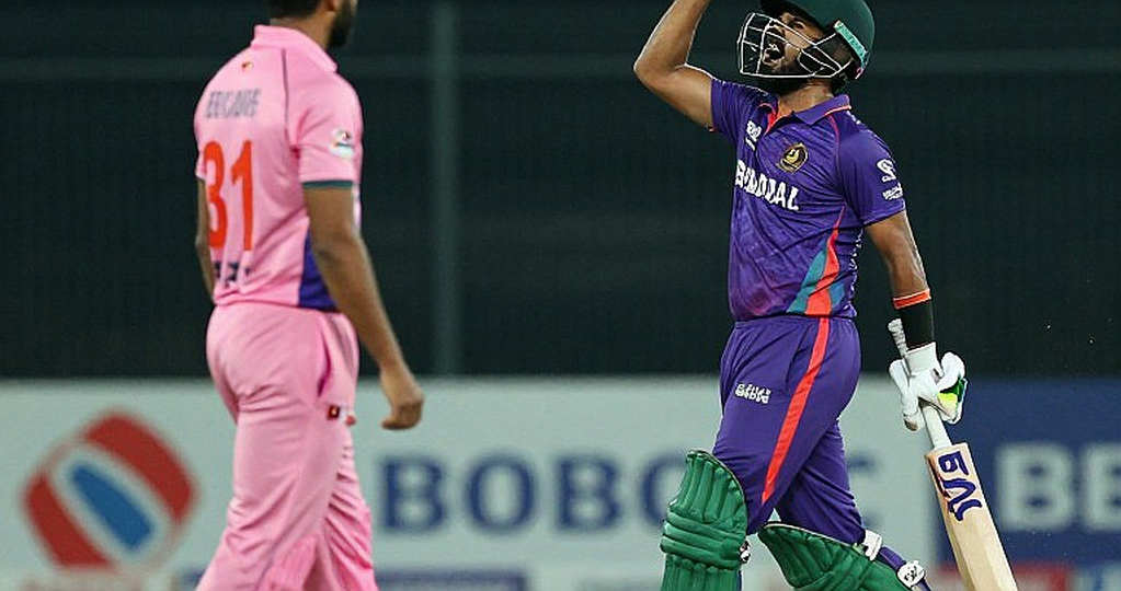 কান দিয়ে আউট: সোনিকের প্রথম সিরিজে যে প্রশ্নটা কেউ তুলছে না কান দিয়ে আউট: সোনিকের প্রথম সিরিজে যে প্রশ্নটা কেউ তুলছে না