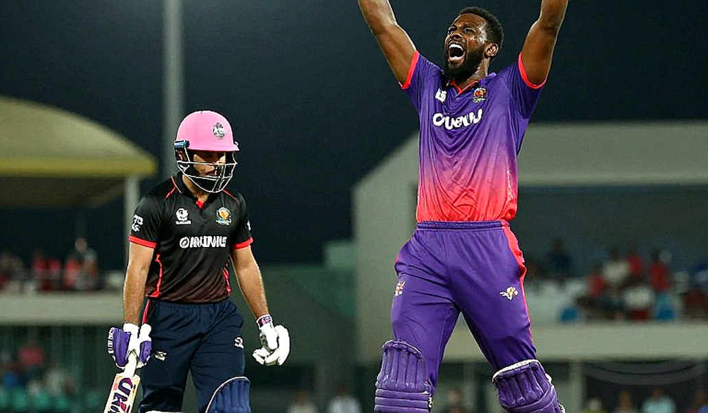 হাতুড়ির শব্দ আর না-কেনার তালিকা: ক্রিকেটের জানালায় আসলে কীসের দাম বসে