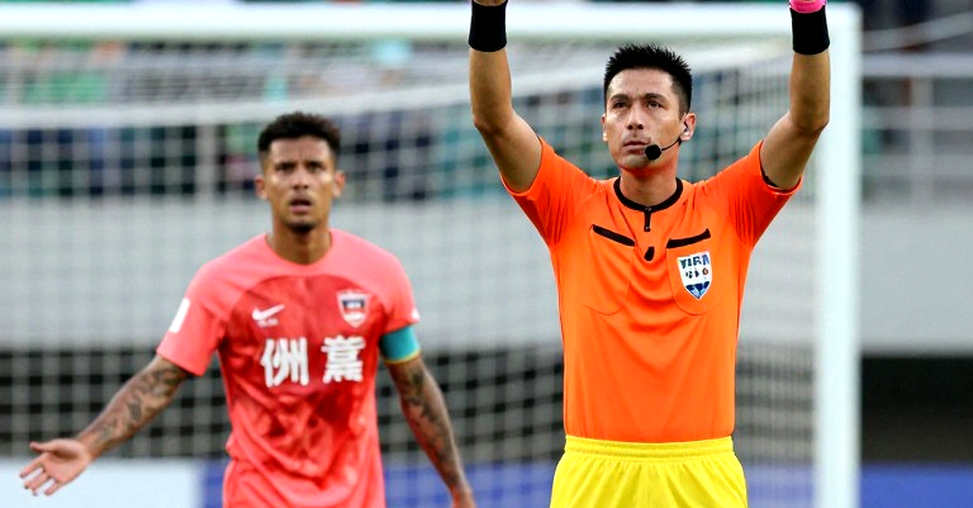 ব্লকচেইন প্রযুক্তিতে ফুটবলের ভবিষ্যৎ: নয় মাত্রার গভীর বিশ্লেষণ — ক্লাব, টোকেন, শাসন ও শিল্প-সঞ্চালনের পূর্ণাঙ্গ চিত্র