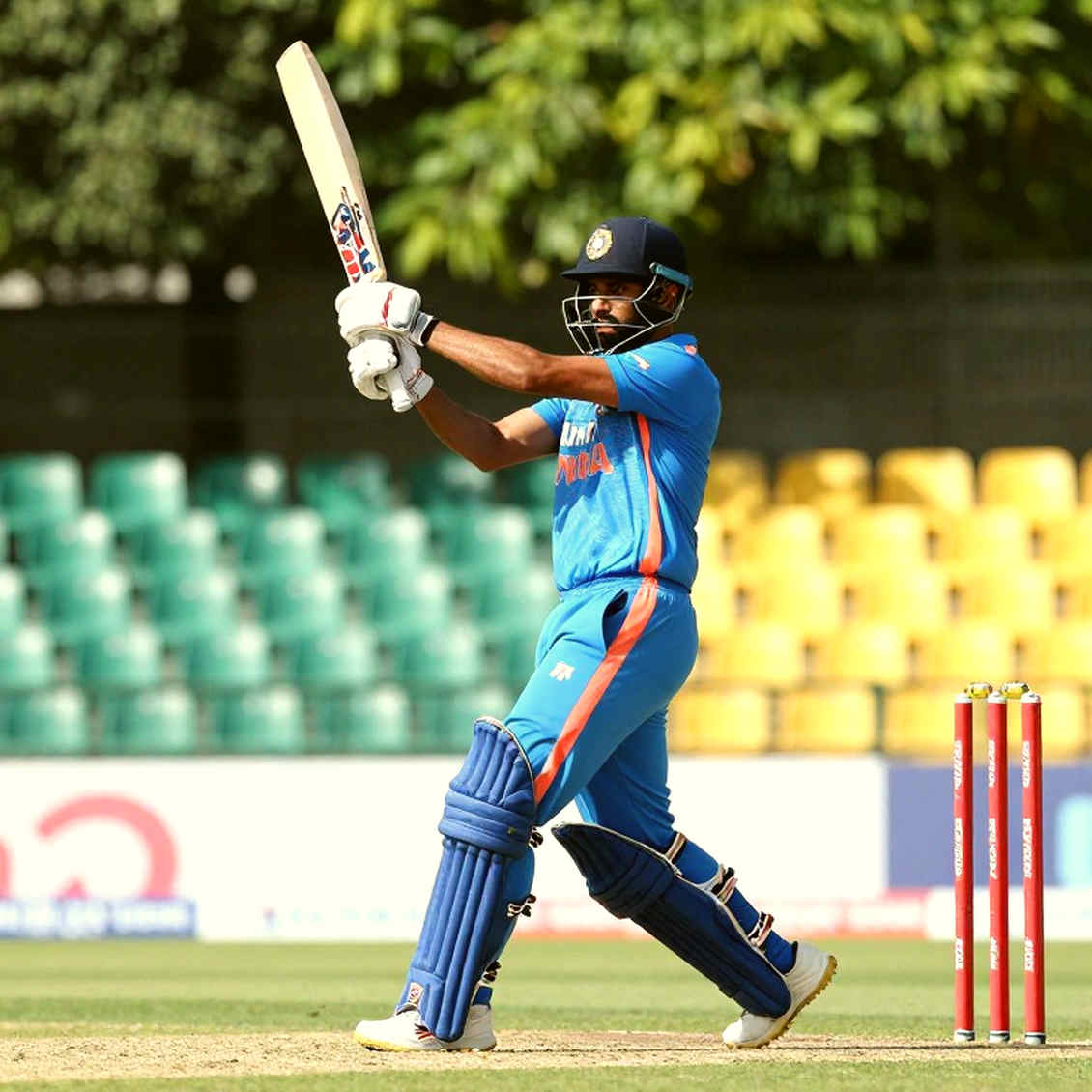 শার্টে লেখা 'ফ্যানচেইন', ইনভয়েসে লেখা 'কনসাল্টিং': ক্রিকেটে ব্লকচেইন টাকার গোপন পথ