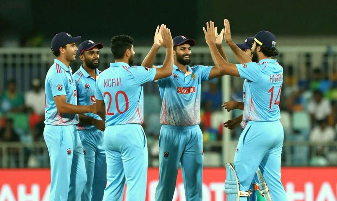 রায়পুরে শেফালি ভার্মার ছোড়া বল: কোড-অফ-কন্ডাক্ট নোটিশে যা লেখা নেই রায়পুরে শেফালি ভার্মার ছোড়া বল: কোড-অফ-কন্ডাক্ট নোটিশে যা লেখা নেই