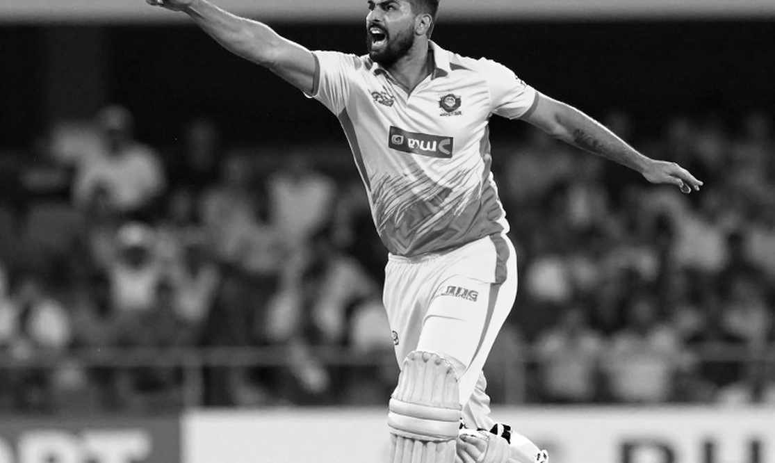 Overs 35 to 50: Under the New Ball Rule, Swing Is Up and Wickets Are Not Overs 35 to 50: Under the New Ball Rule, Swing Is Up and Wickets Are Not